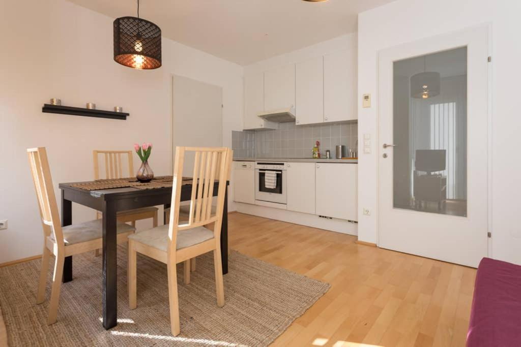 Bright In Hip & High Quality Neighborhood Apartment Wien